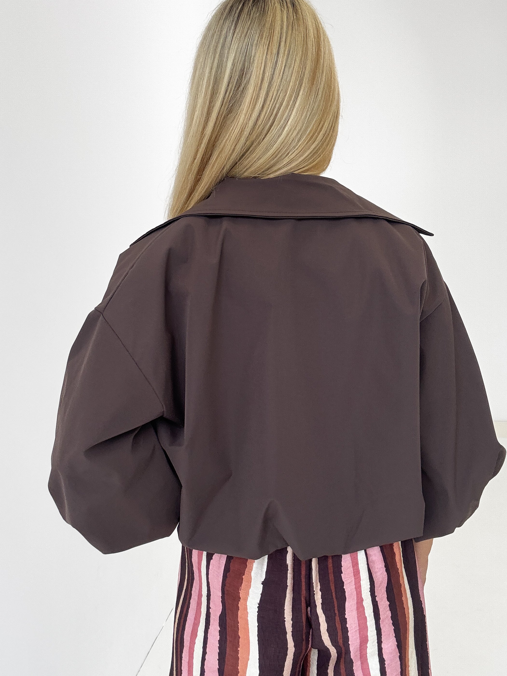 "Mena" stylische Jacke mit 7/8 Ärmeln - braun