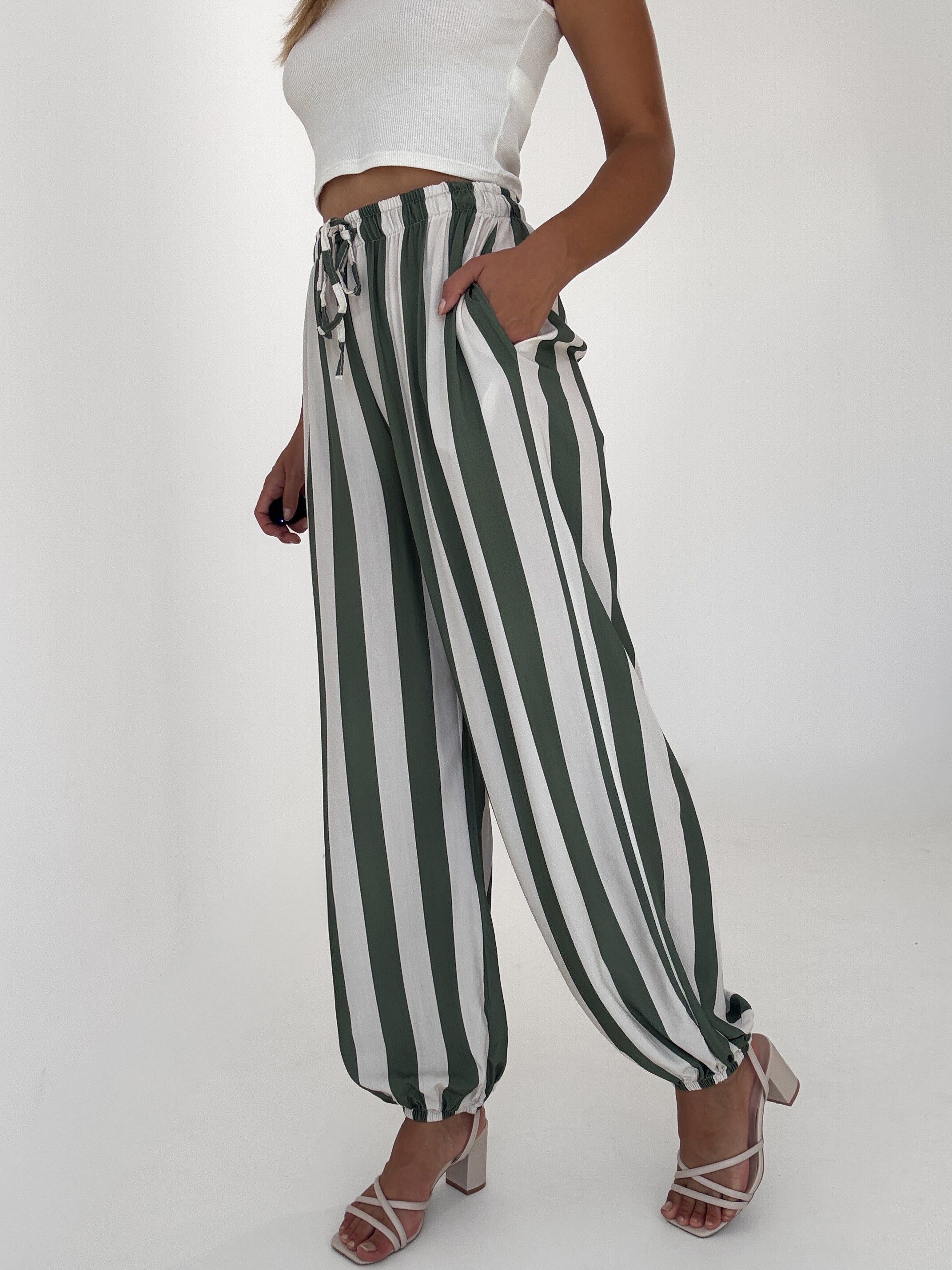 "Calma Stripes" weiche Pumphose aus Viscose - matcha/creme