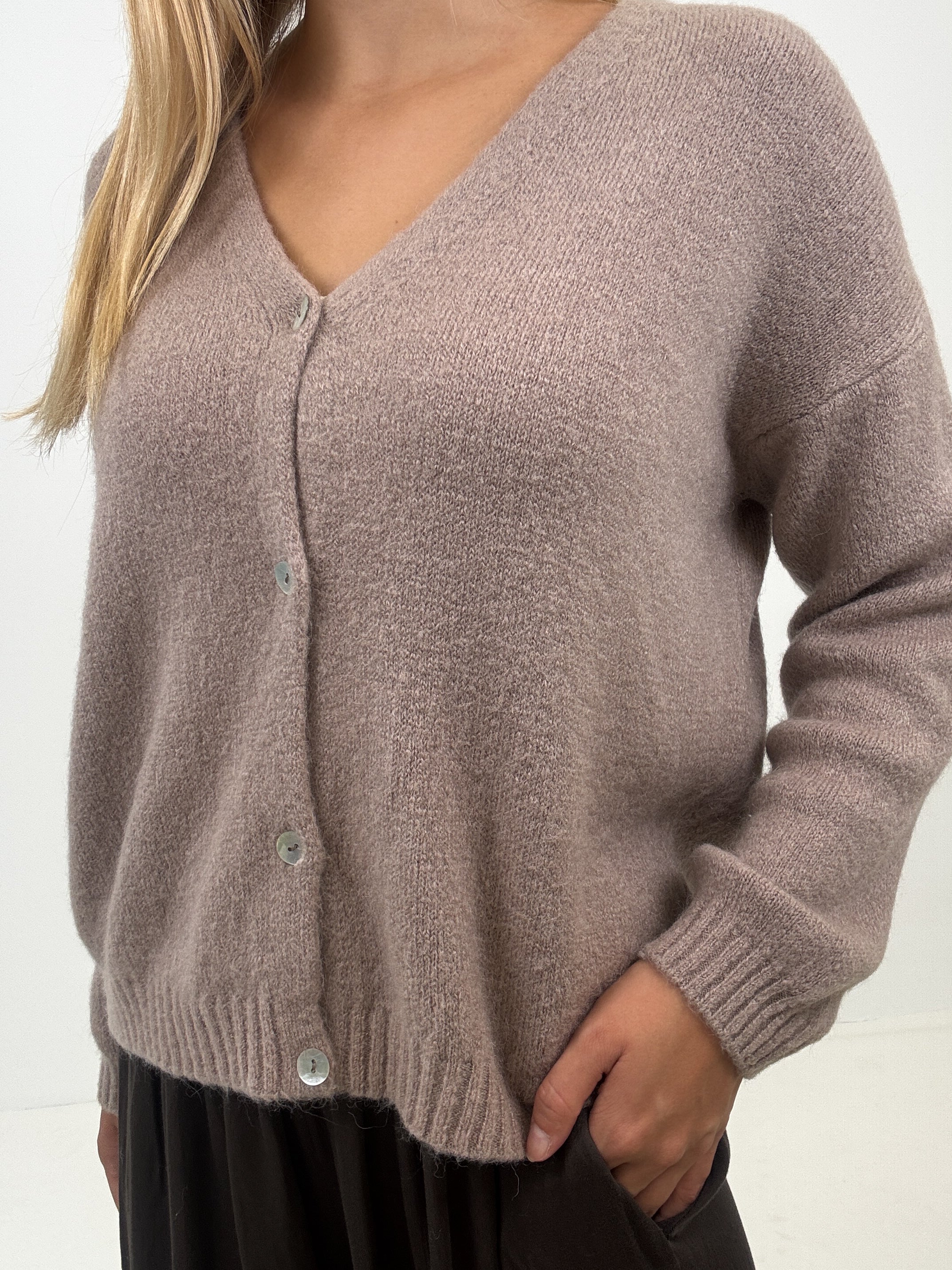 "Orlando V" kuscheliger Cardigan aus Alpaka Wolle - mocca