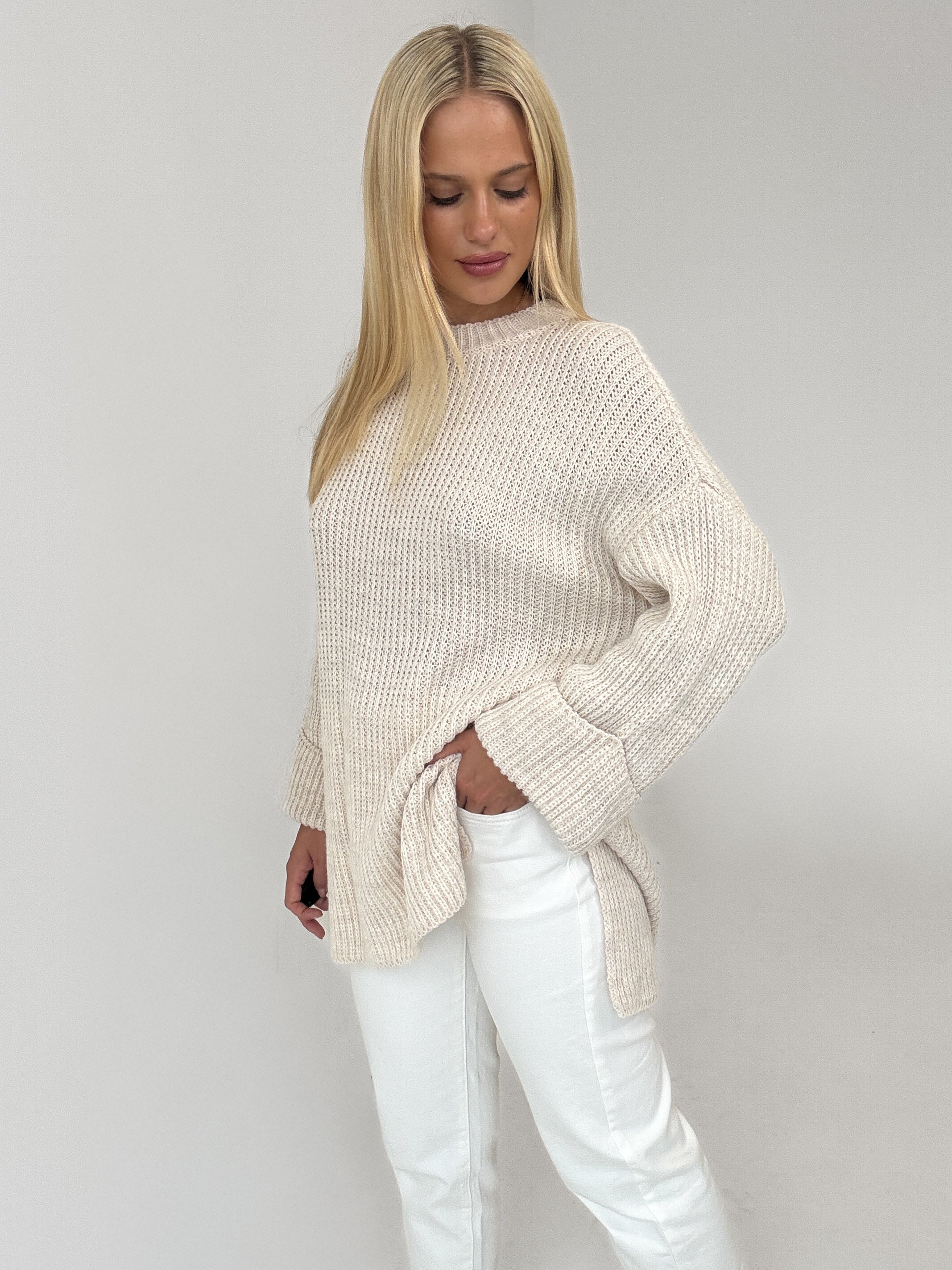 Strickpullover mit Schlitz - beige