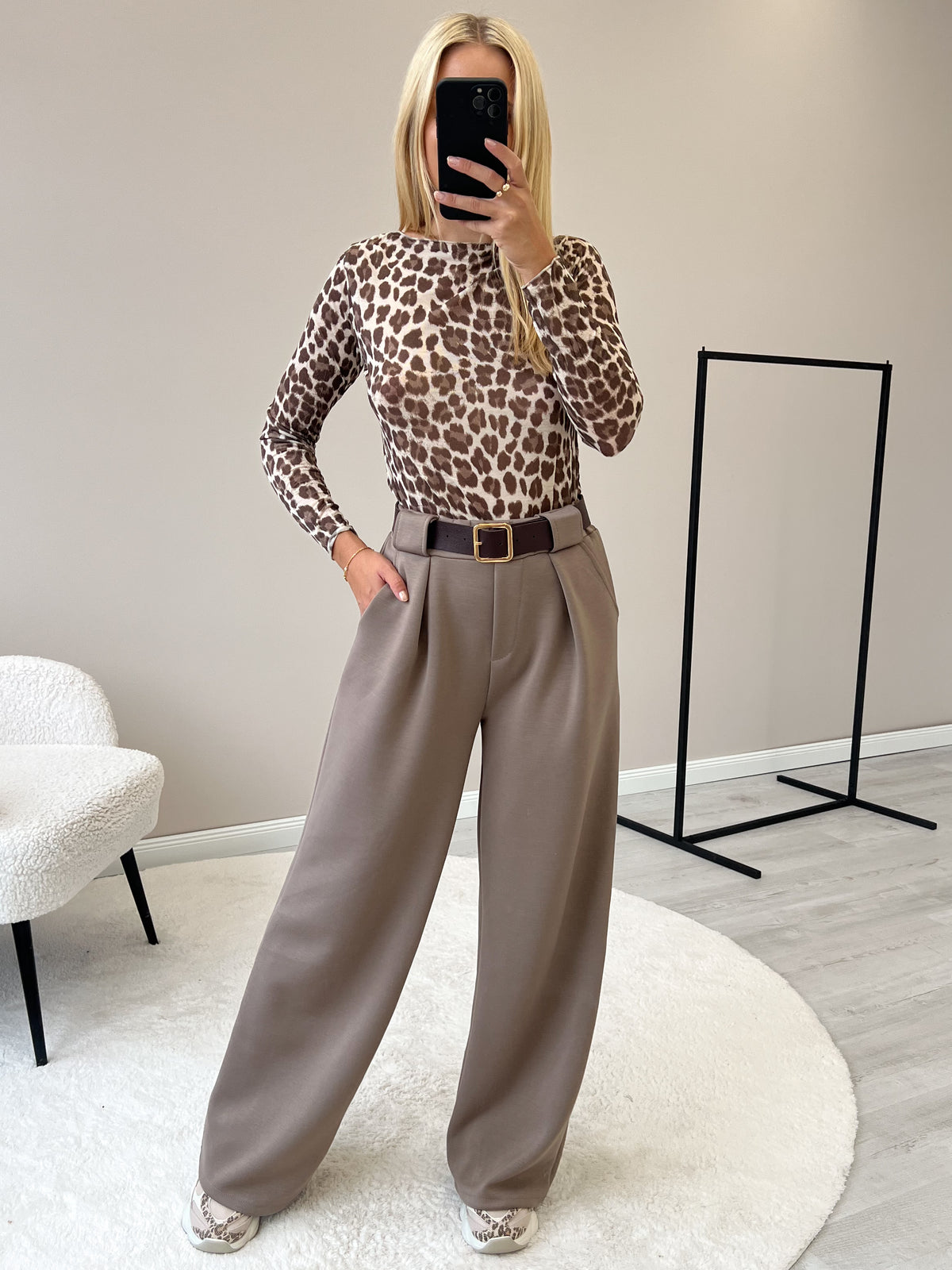 CLASSY WILD LOOK