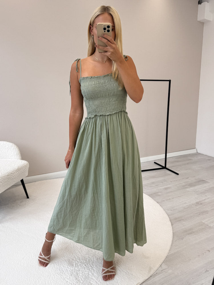 "Summer Breeze" - schönes Maxikleid aus Baumwolle - matcha grün