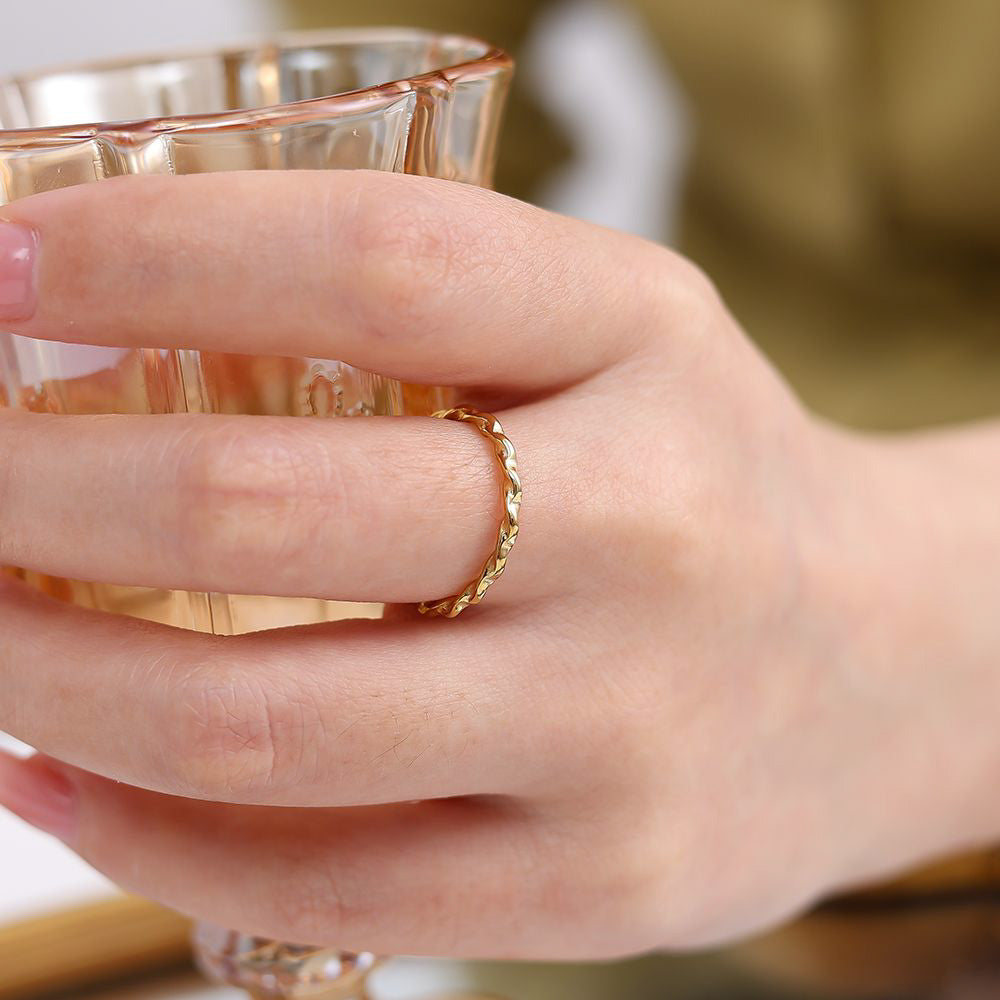 "Timeless Swirl" stylischer Ring - gold