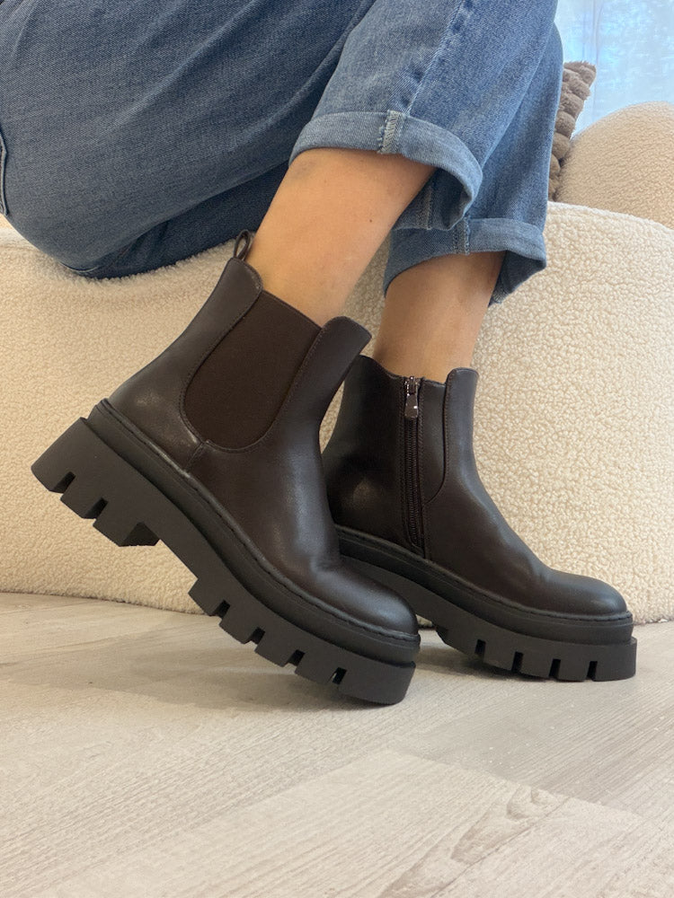 "Chunky" Chelsea Boots - chocobraun