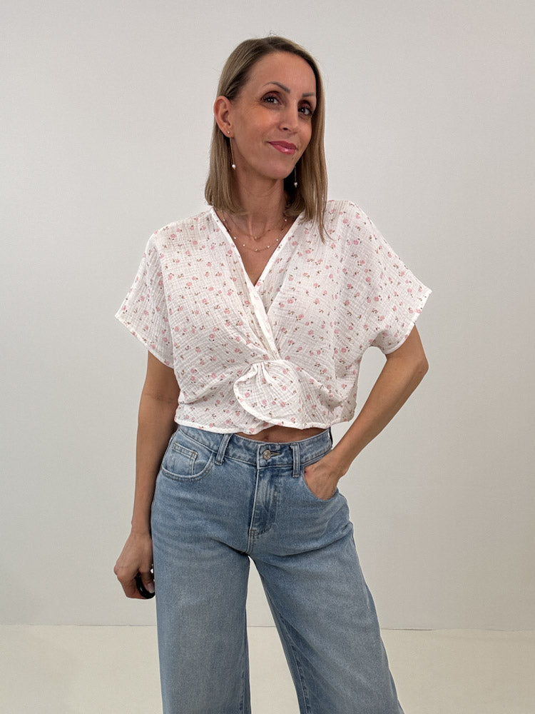 "Little Rosy Crop" süßes Top mit Blumenmuster aus Musselin - weiß/ rosa