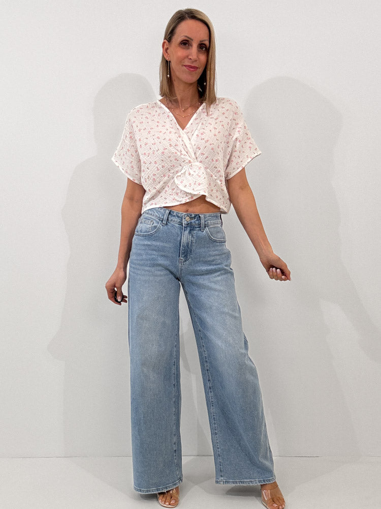 "Little Rosy Crop" süßes Top mit Blumenmuster aus Musselin - weiß/ rosa