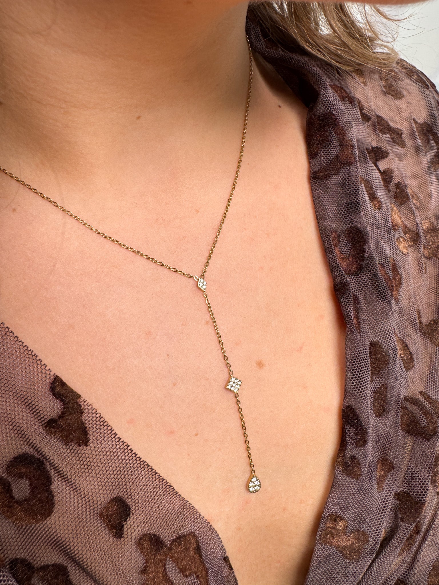 "Timeless Charm" feine Kette mit Glitzerdetaills - gold