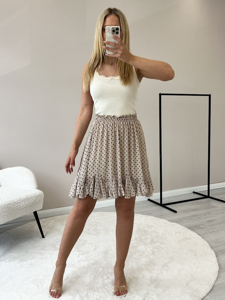 DOTS & CREAM LOOK