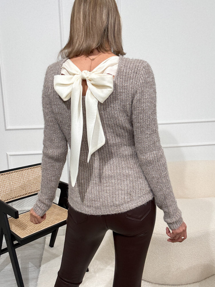 "Bow" weicher Wollpullover mit Schleife - taupe