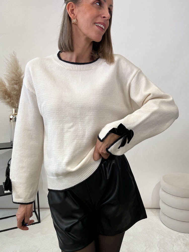 "Bow" kuscheliger Pulli mit Schleife- creme