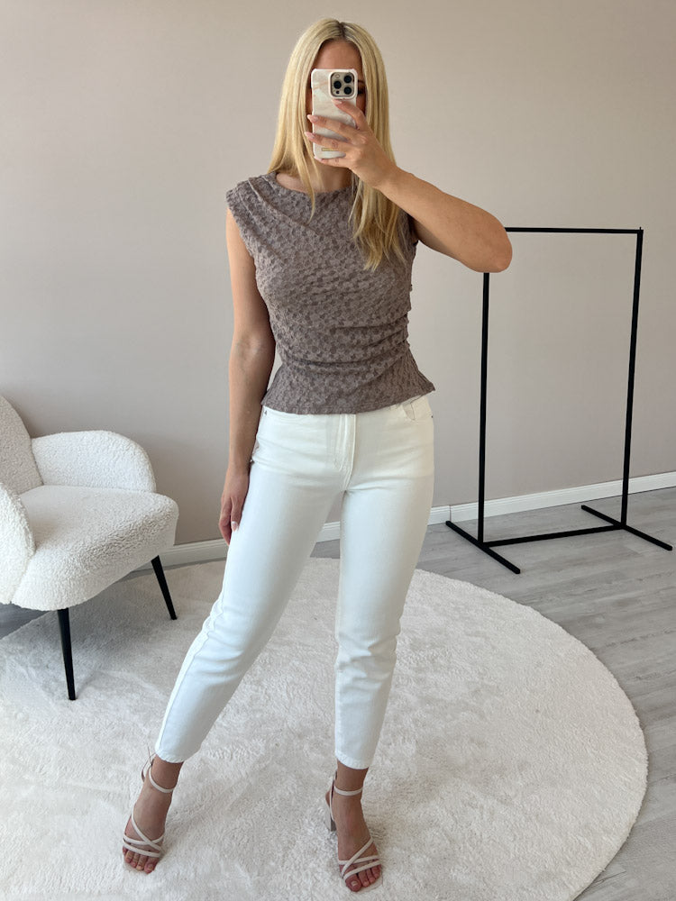 "Sweet Lace" weiches Top mit seitlicher Raffung - mocca