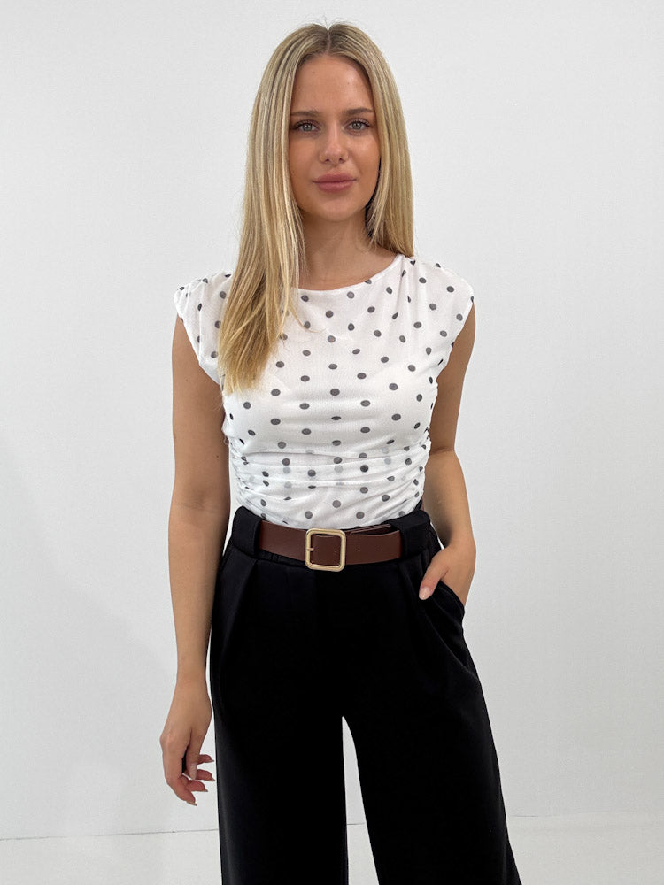 "Luna Dots" tolles Top mit seitlicher Raffung - weiß/ schwarz