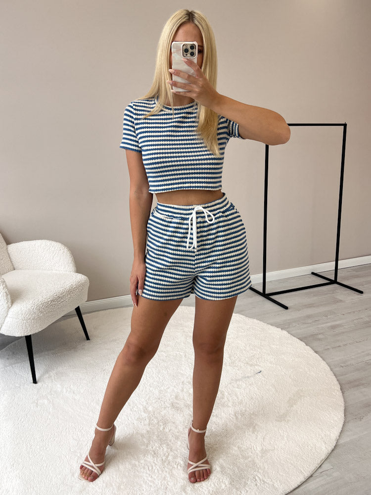 BLUE LAGOON LOOK