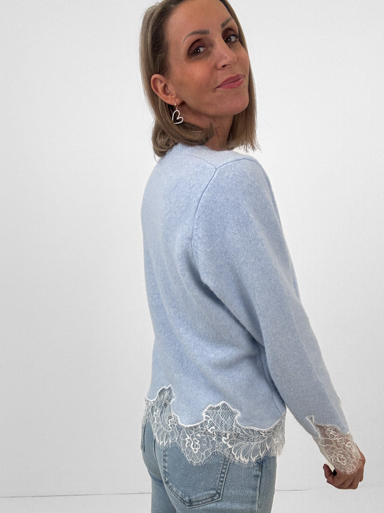 „Cesena Lace" süßer Pullover mit Spitzendetaills aus Viscose - Sky Blue