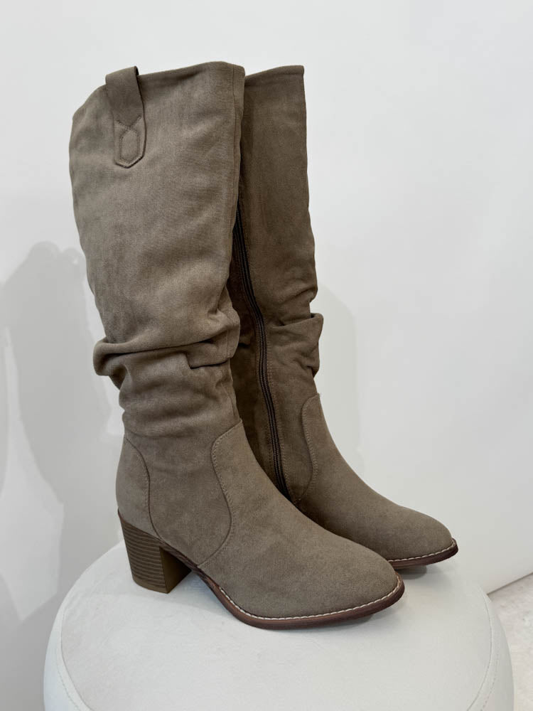 "Beau" Stiefel mit Absatz - taupe