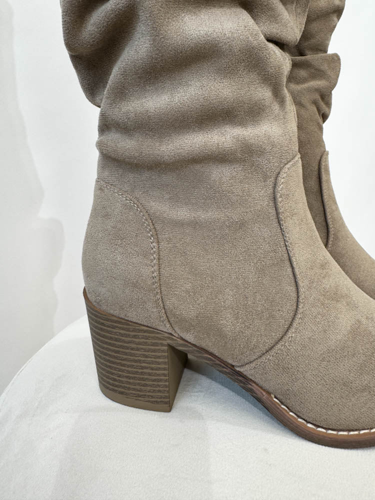 "Beau" Stiefel mit Absatz - taupe