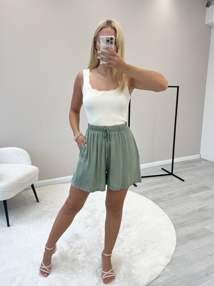 "New Silky" Short aus Viscose - matcha grün