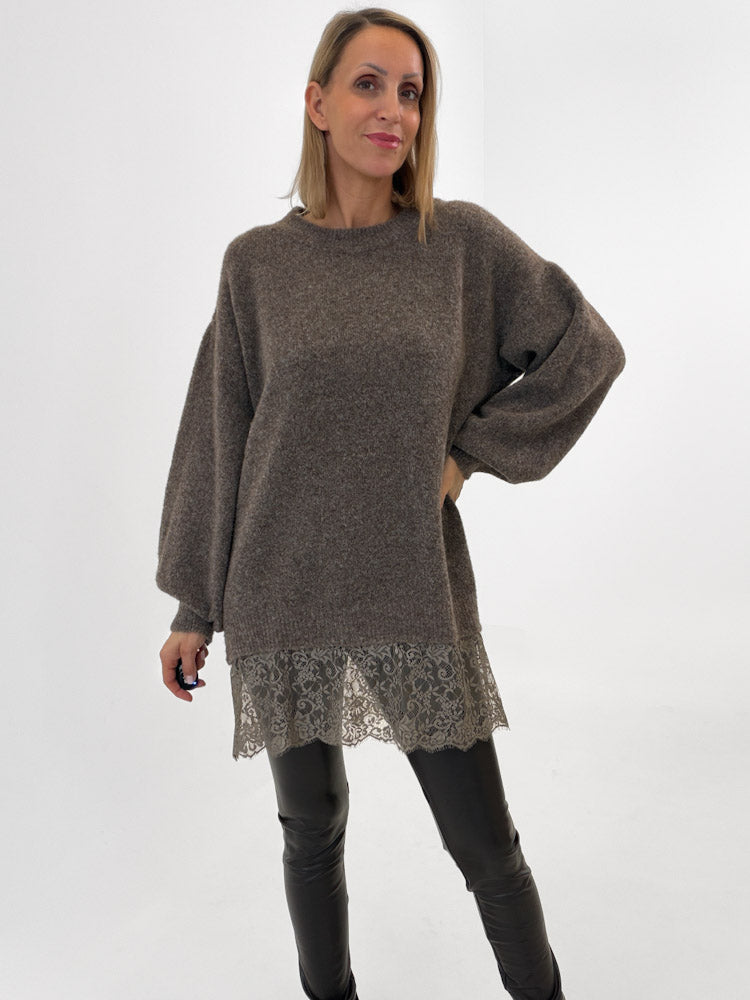 "Suna" langer Pullover mit Spitzendetails aus Alpaka Wolle - mocca