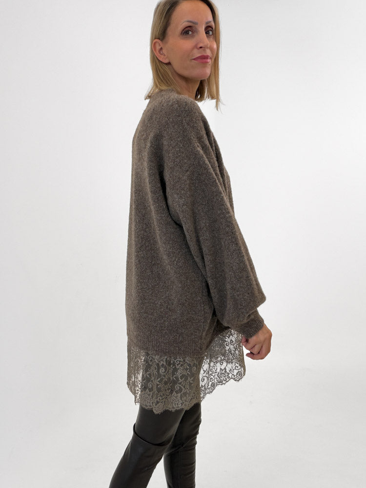 "Suna" langer Pullover mit Spitzendetails aus Alpaka Wolle - mocca