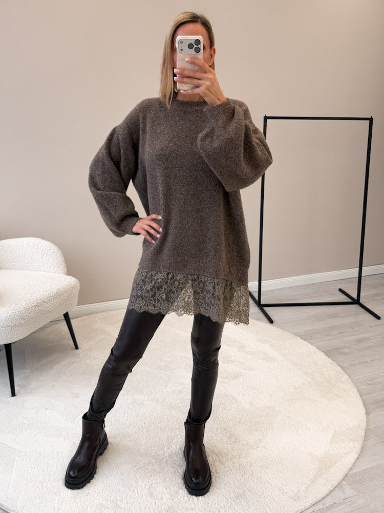 "Suna" langer Pullover mit Spitzendetails aus Alpaka Wolle - mocca