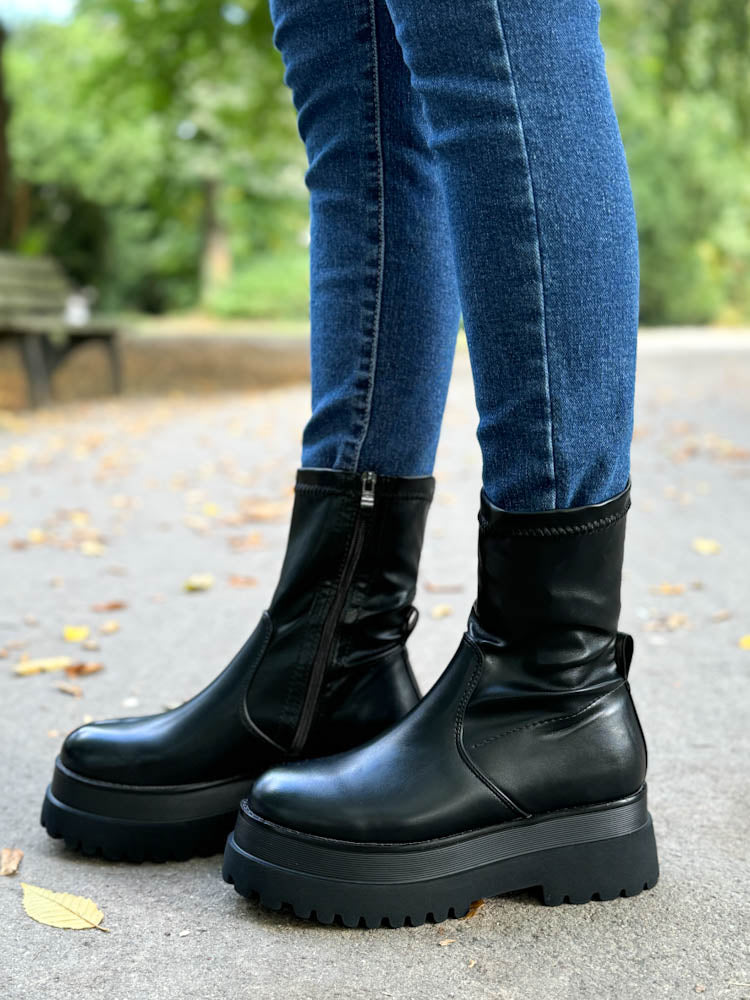 "Freaky" stylische Boots mit Plateausohle - schwarz