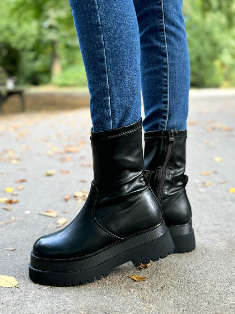 "Freaky" stylische Boots mit Plateausohle - schwarz