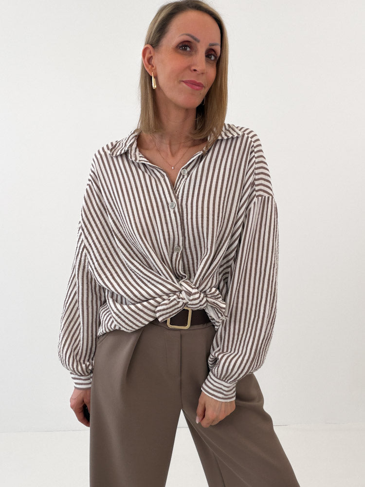 "Waffle Stripes 2.0 Midi" kurze Musselinbluse - mocca/weiß
