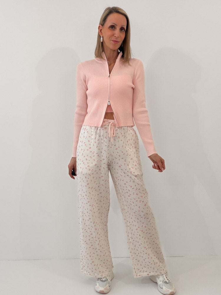 "Little Rosy Musselin Pants" süße Hose aus Baumwolle mit Blumenmuster - weiß/ rosa