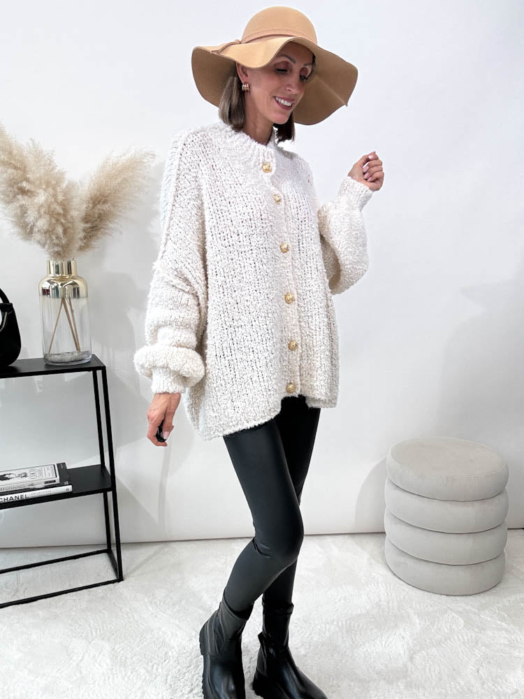 "Bouclé Button" kuscheliger Cardigan - creme