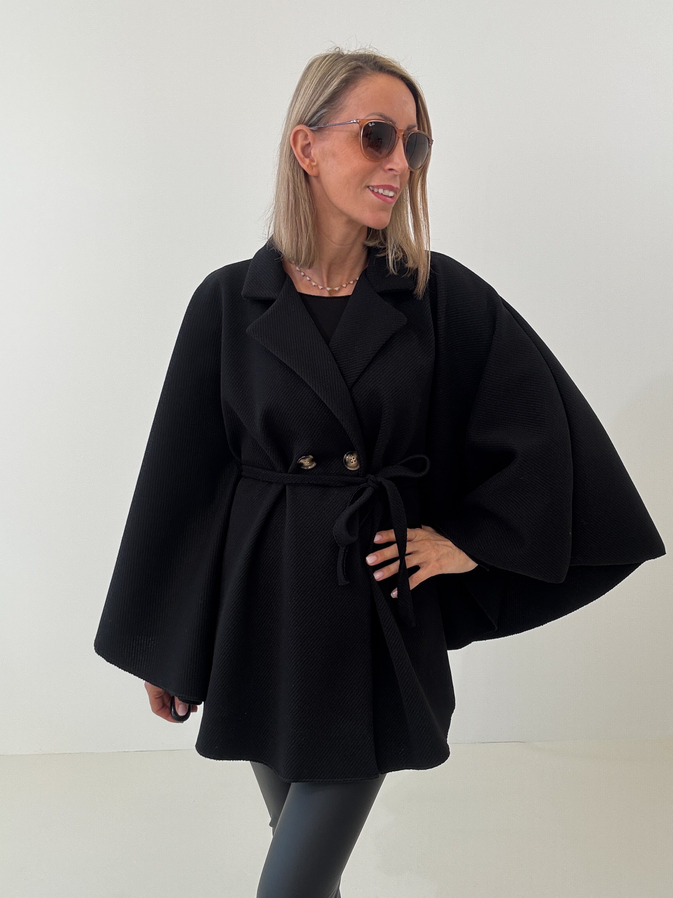 "Piacenza" schöner Poncho - schwarz