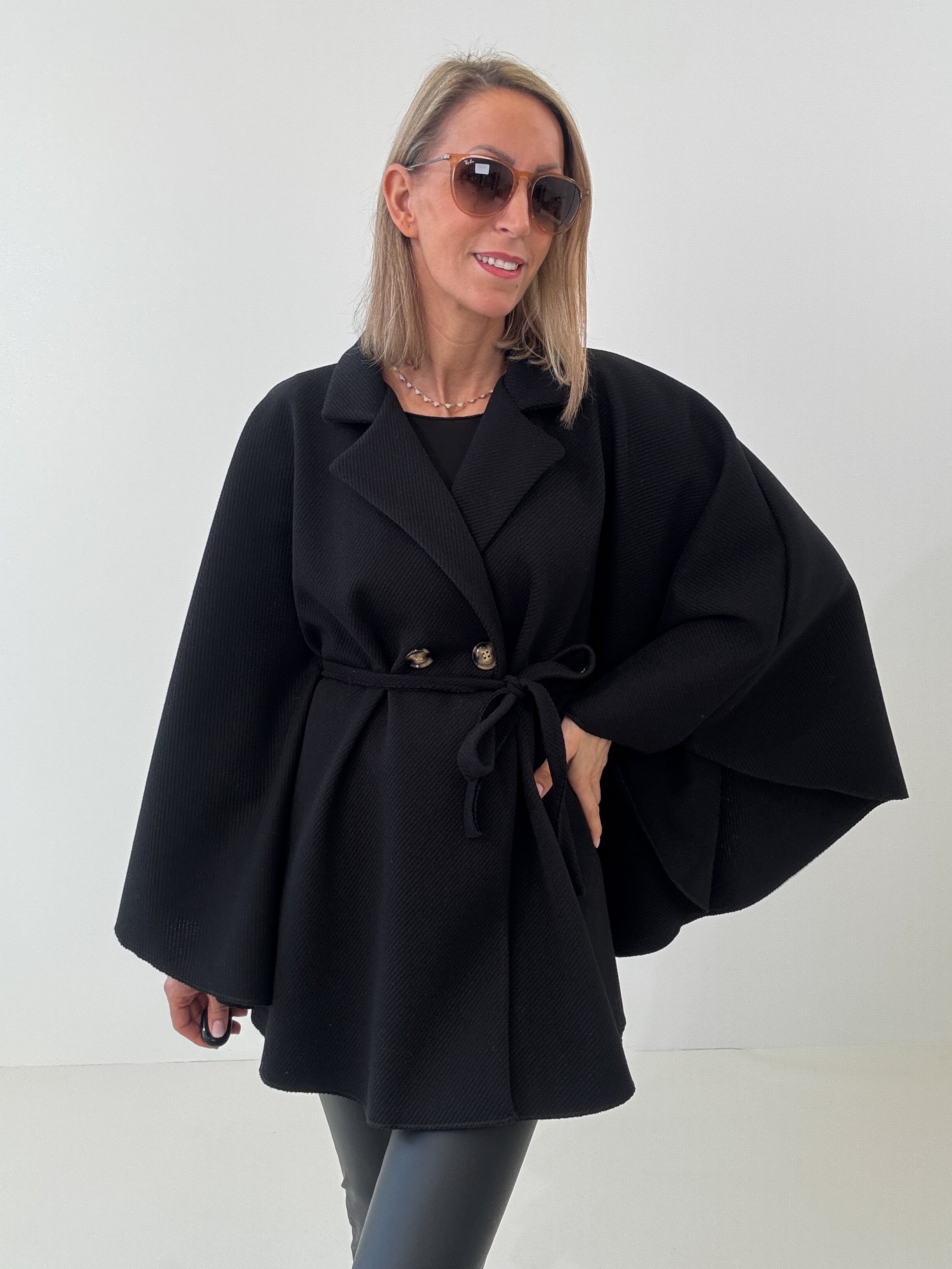 "Piacenza" schöner Poncho - schwarz