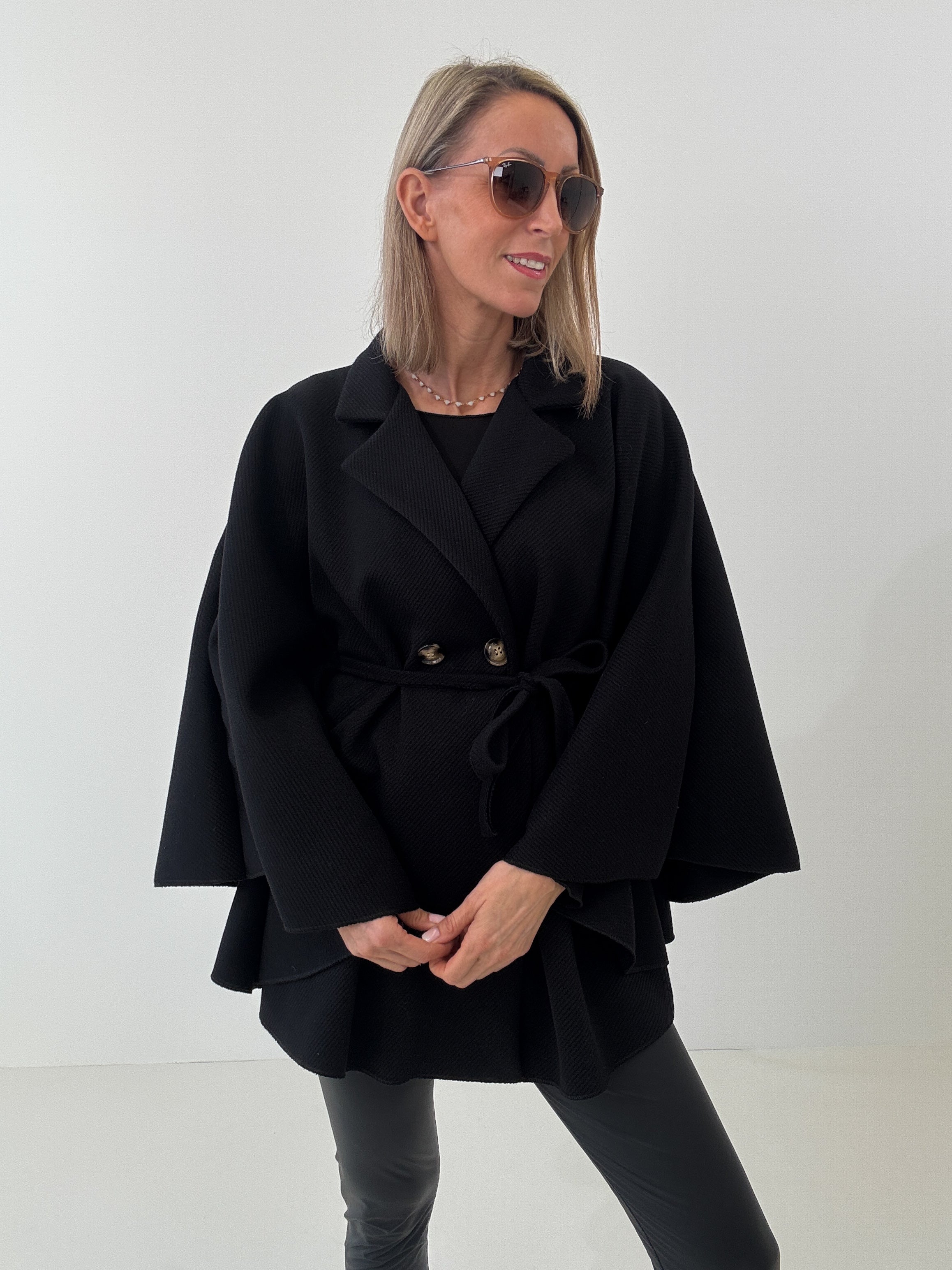 "Piacenza" schöner Poncho - schwarz