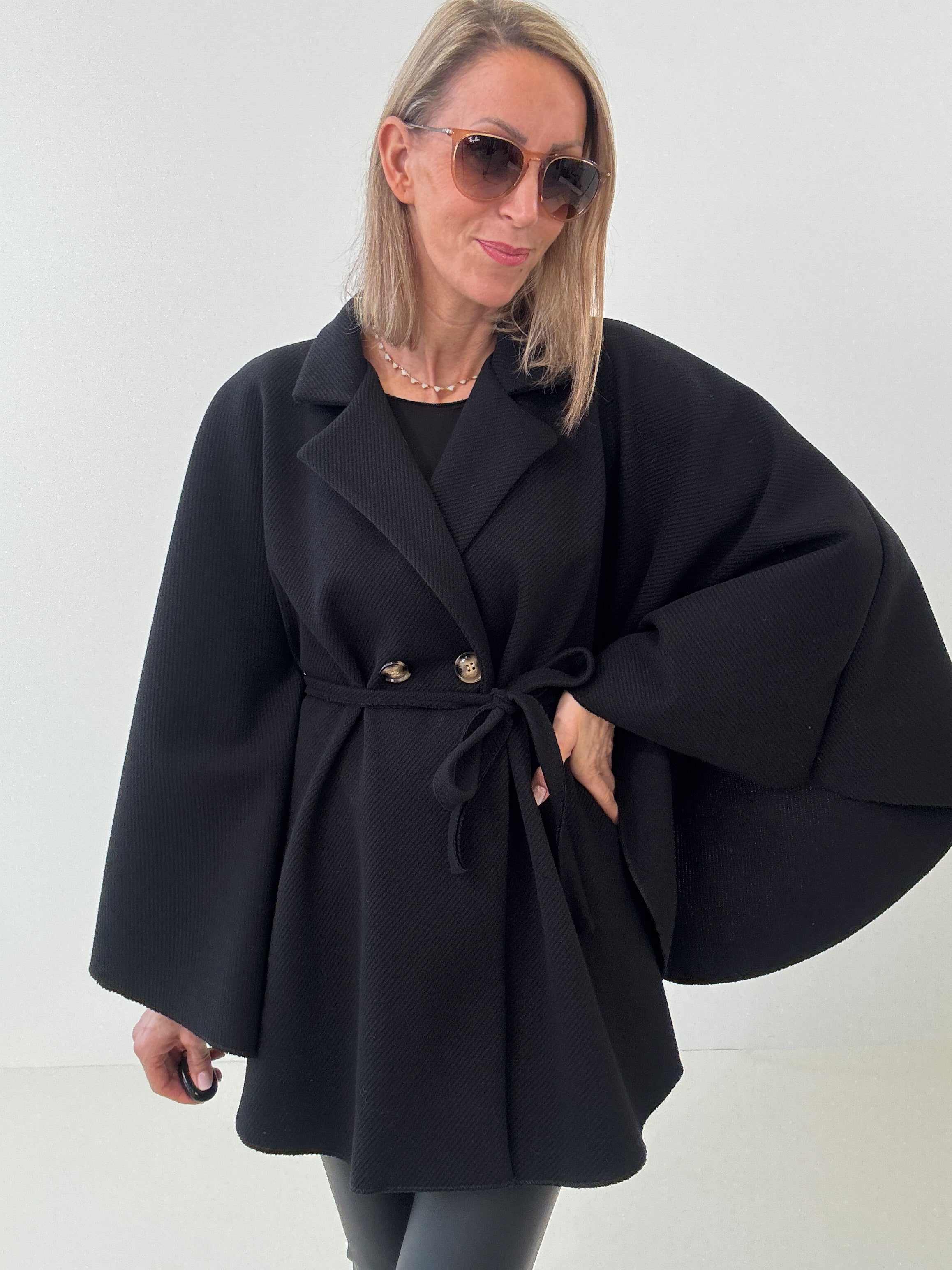 "Piacenza" schöner Poncho - schwarz