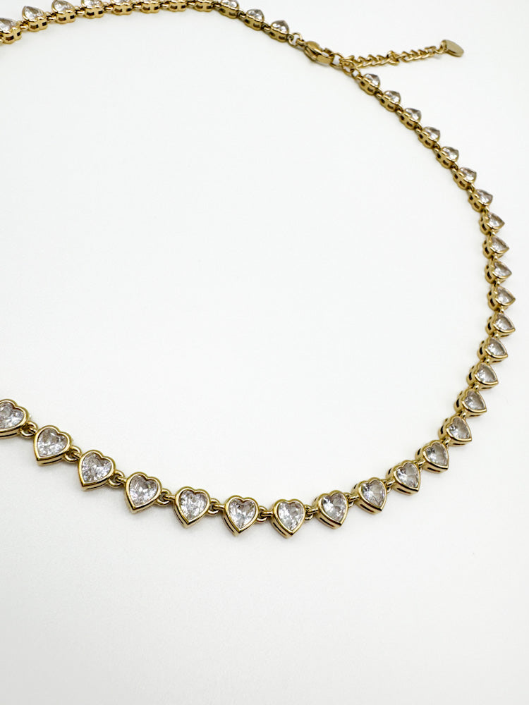 "Timeless Love" wunderschöne Herzkette - gold