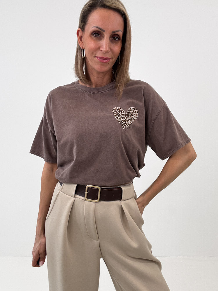 "Amour Leo" Shirt mit Statement - mocca