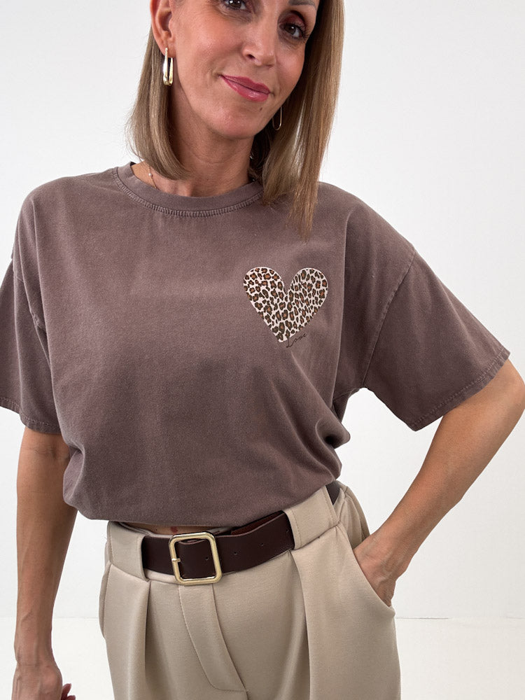 "Amour Leo" Shirt mit Statement - mocca