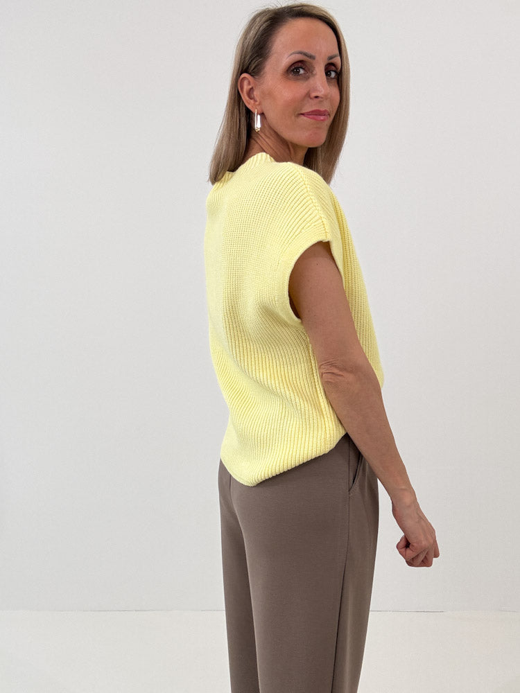 "Cozy Vest" weicher Strickweste aus Viscose - sonnengelb