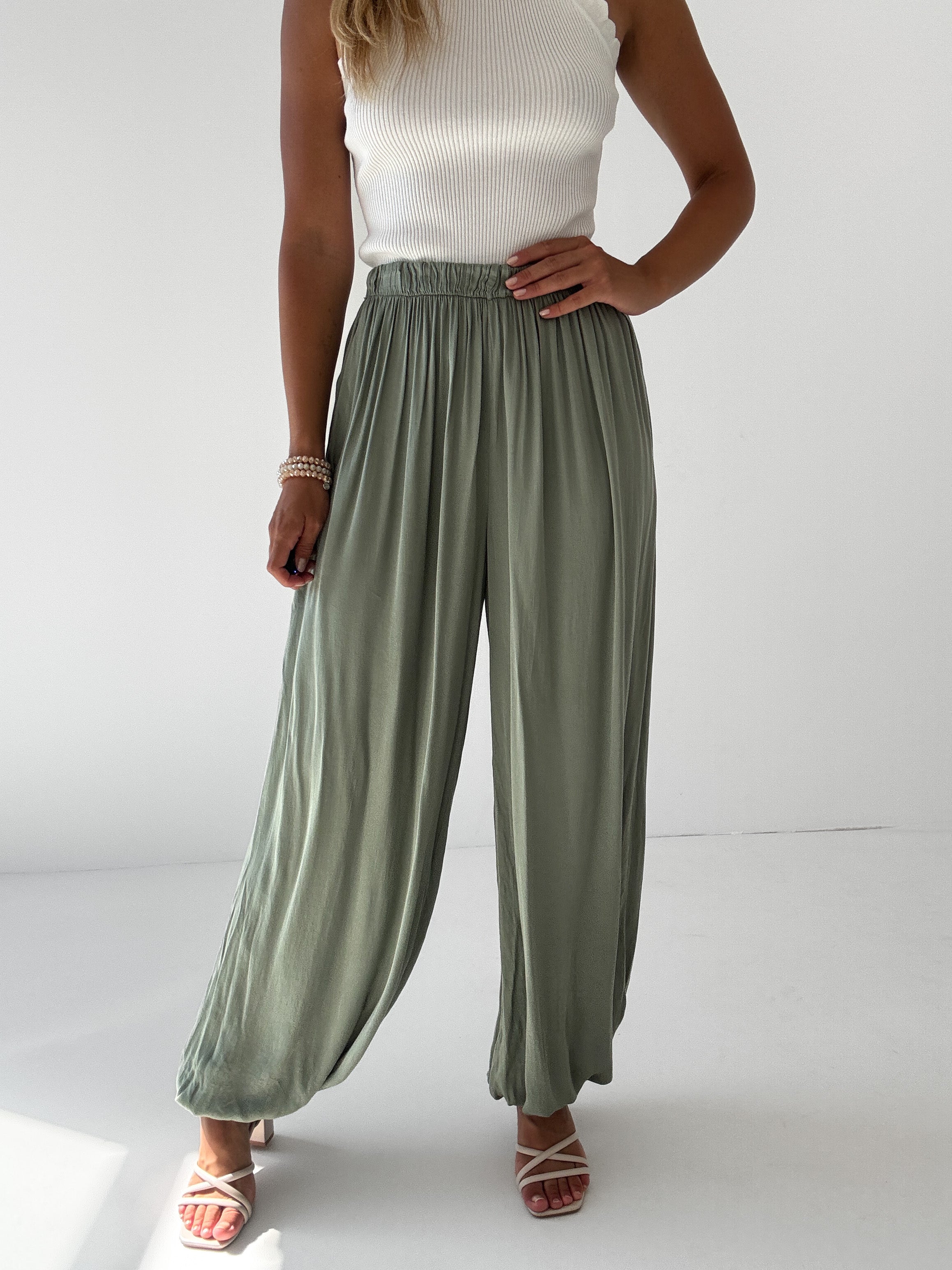 "Parga" weiche Pumphose aus Viscose - matcha grün