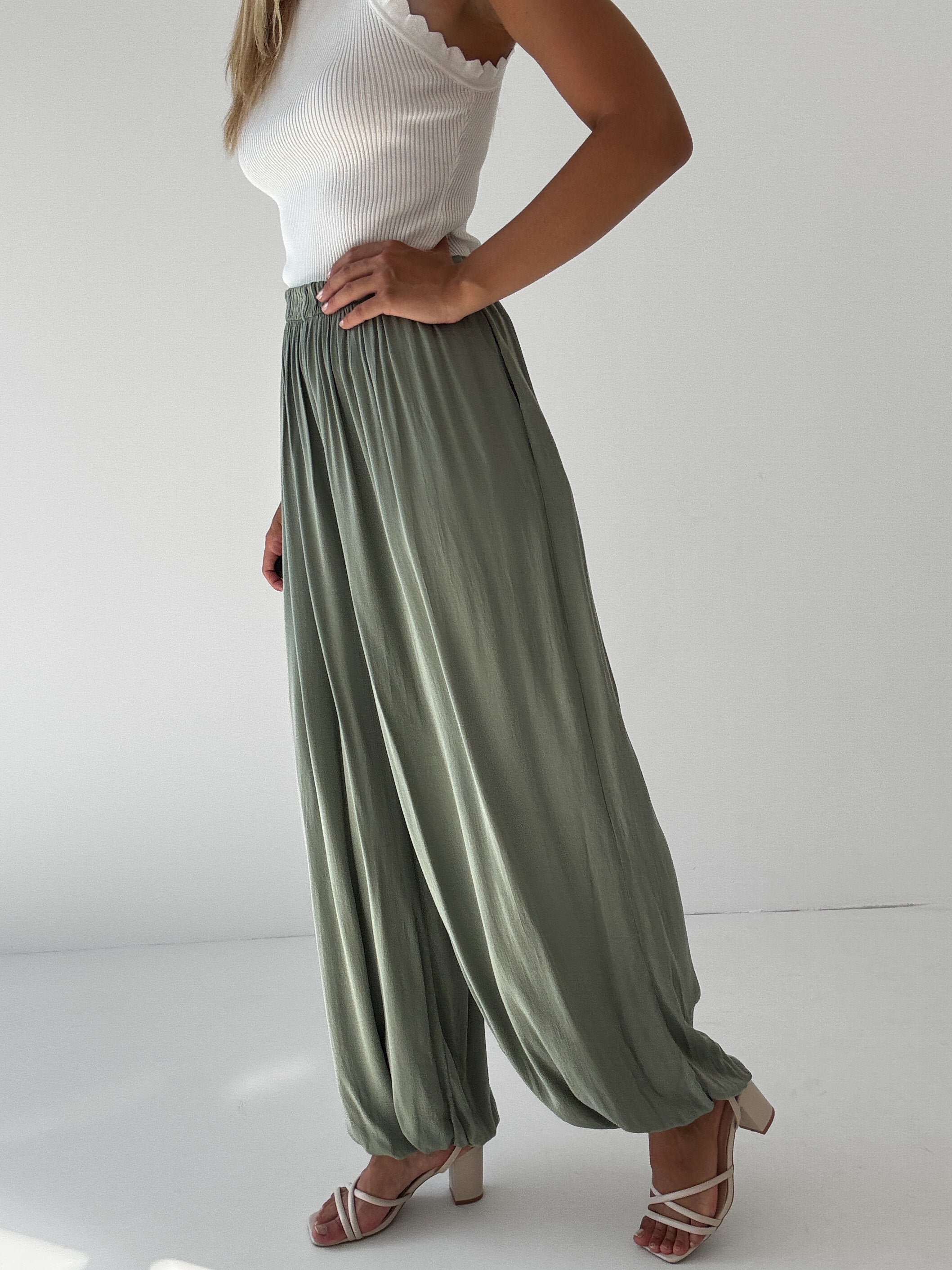 "Parga" weiche Pumphose aus Viscose - matcha grün