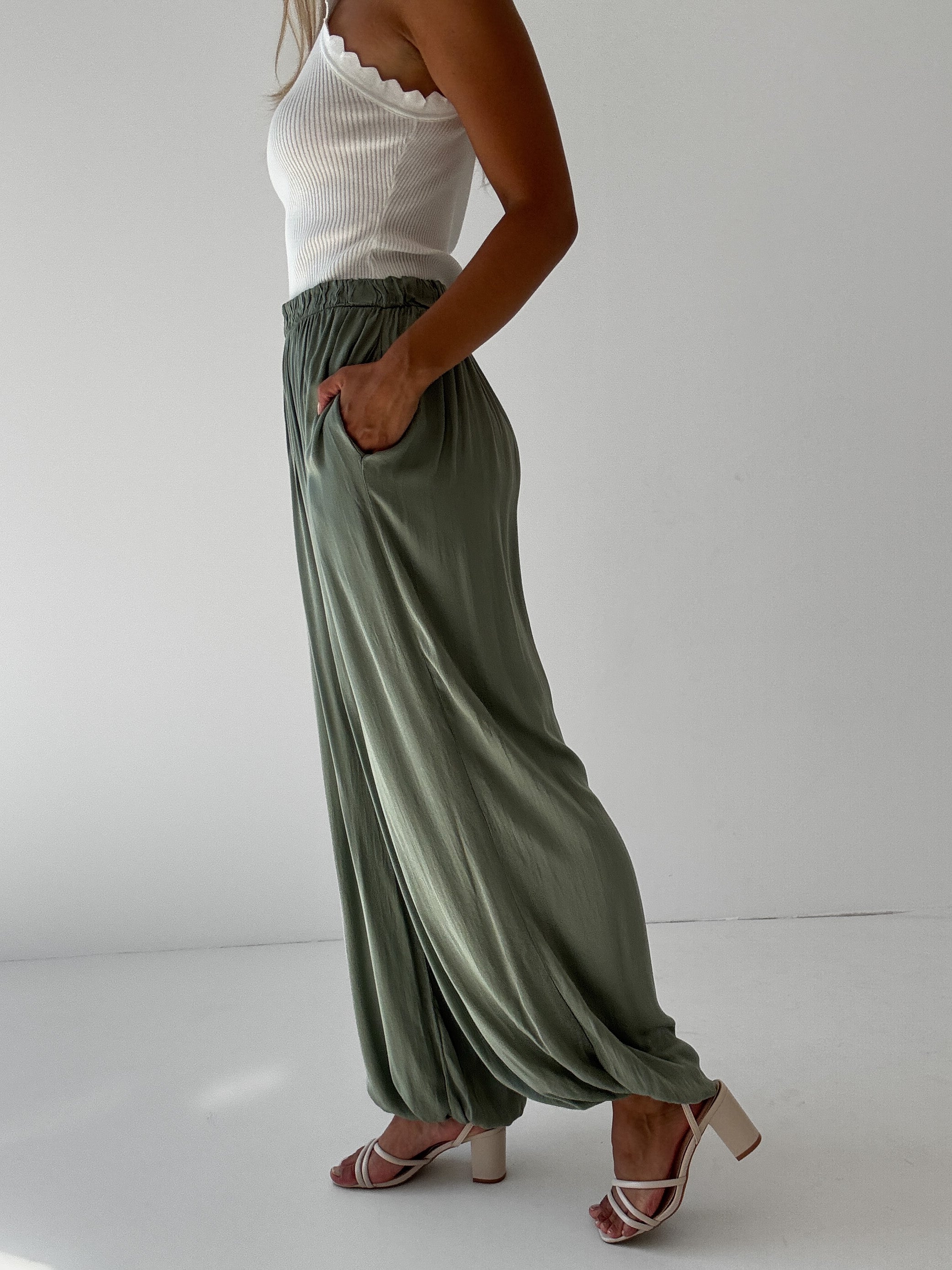"Parga" weiche Pumphose aus Viscose - matcha grün