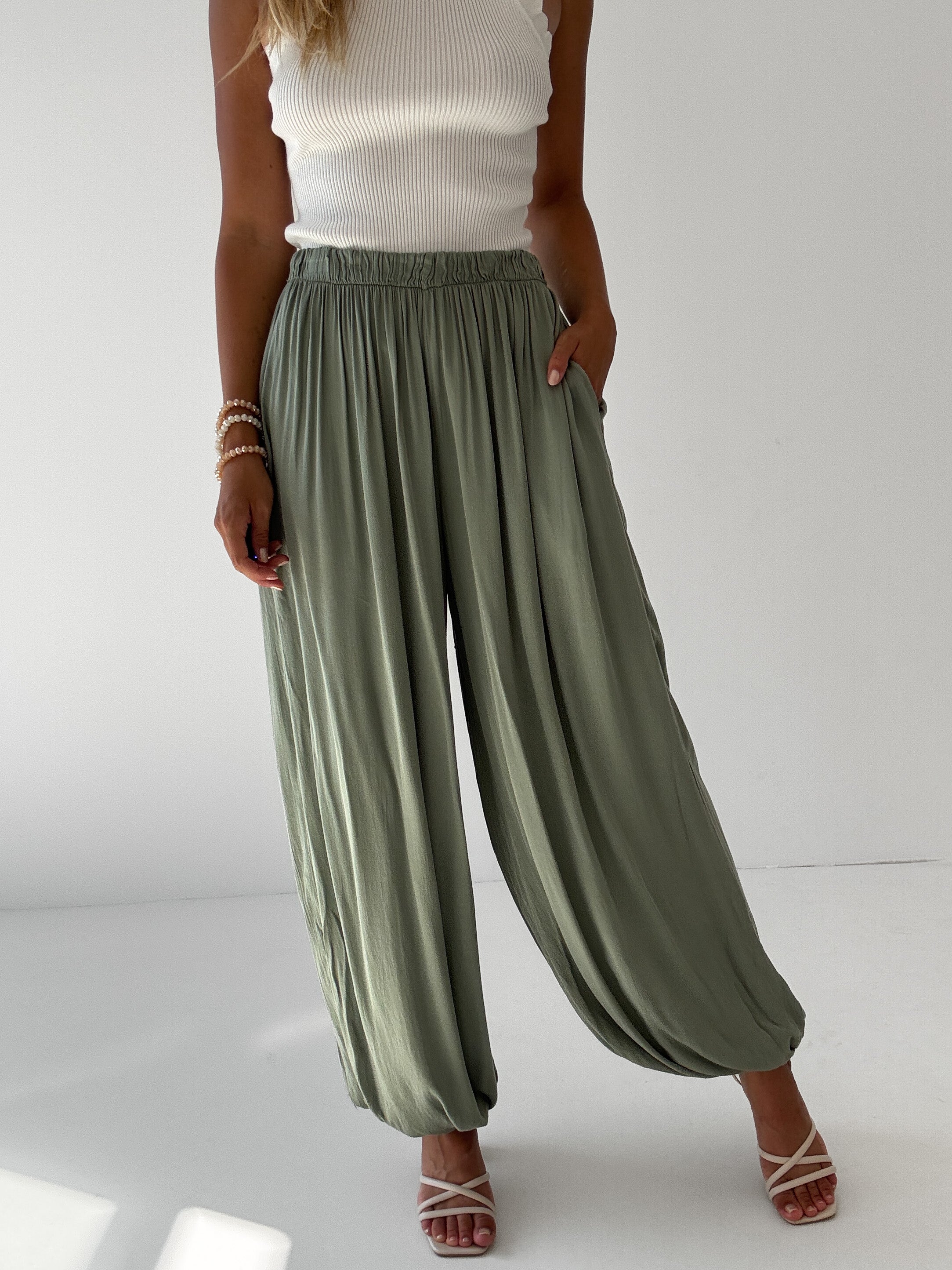 "Parga" weiche Pumphose aus Viscose - matcha grün